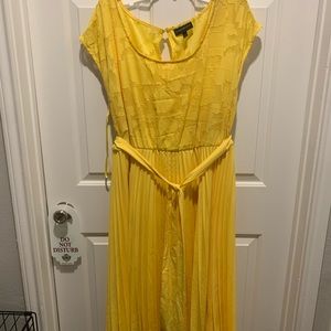 Yellow lace pleated dress